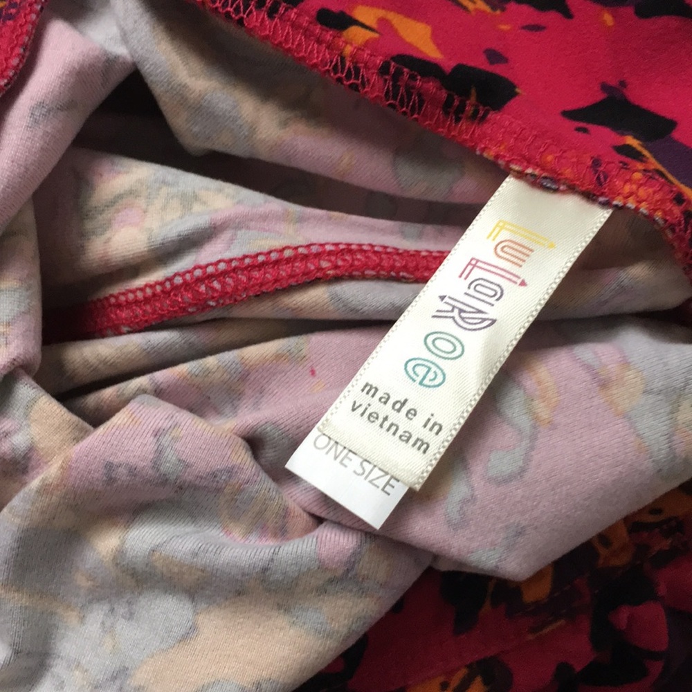 OS LuLaRoe Leggings - Picture 3 of 3